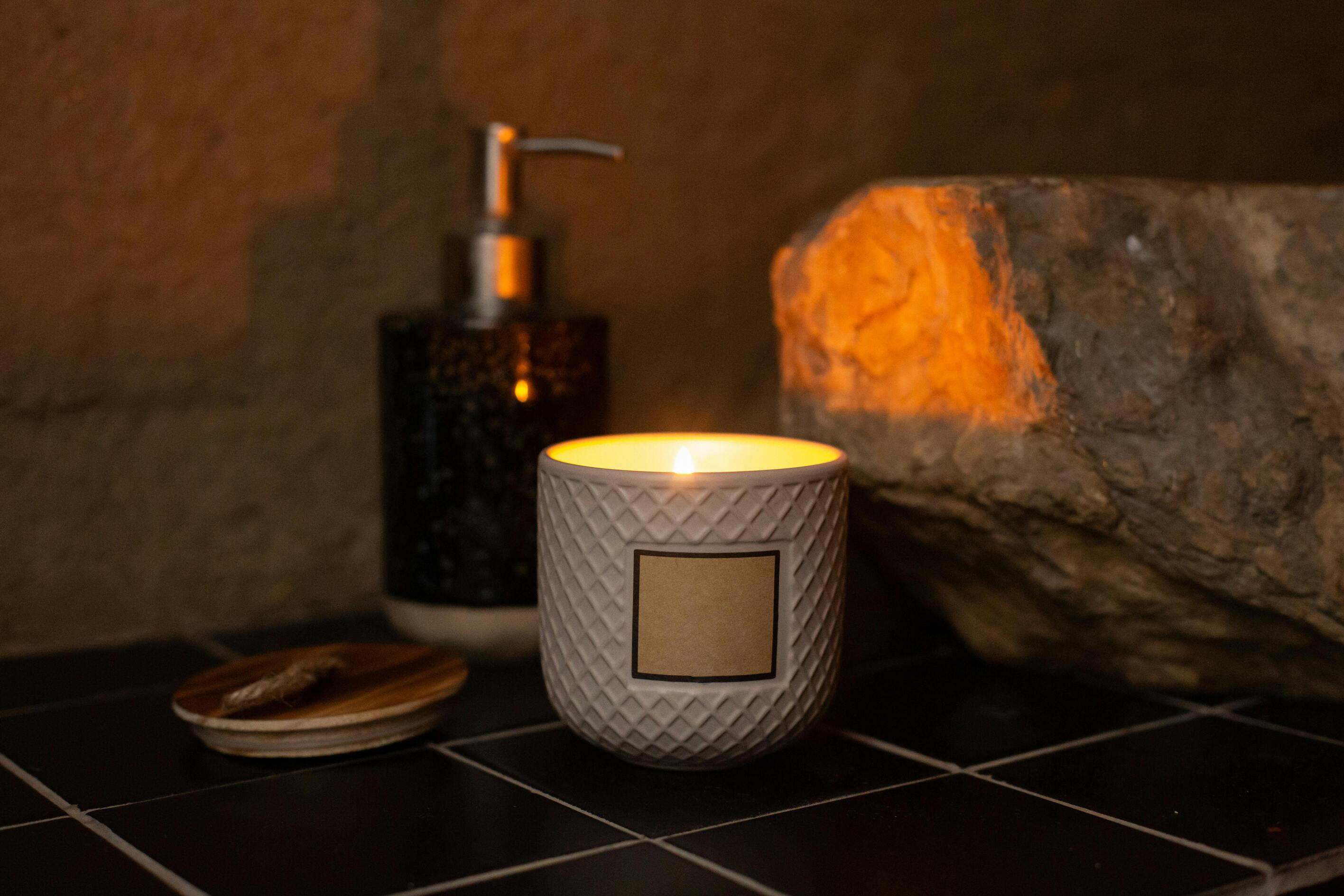 How to Design Candle Labels That Reflect Your Brand Aesthetic